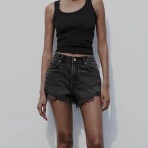 Zara "Trf high waisted denim short" size USA 6